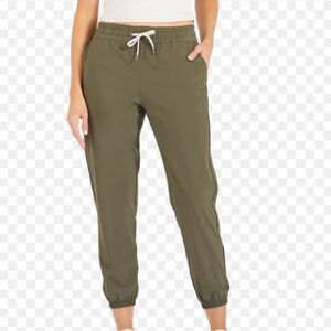 Vuori Weekender Joggers — Olive
